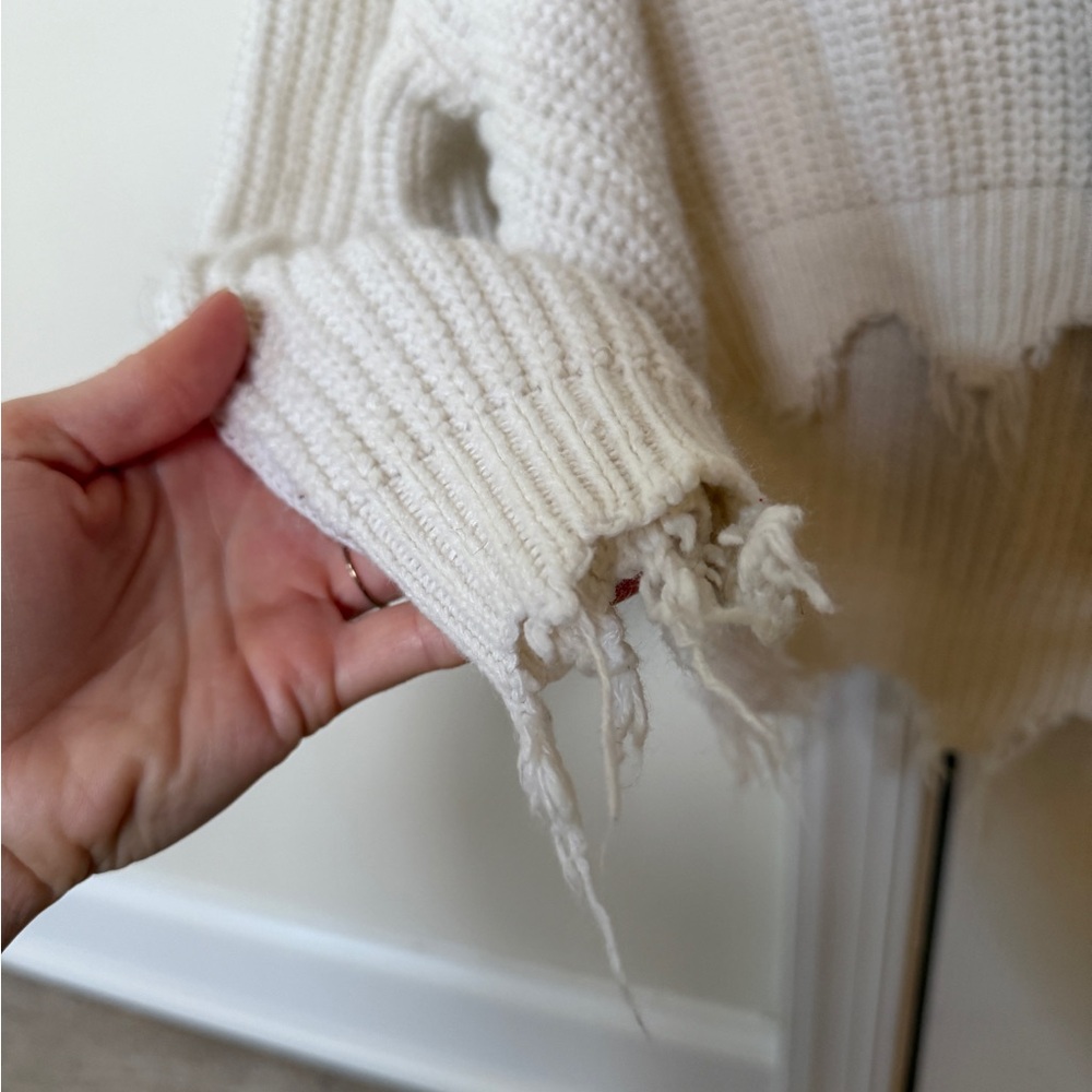 Frayed Hem white/cream Sweater - Picture 3 of 3
